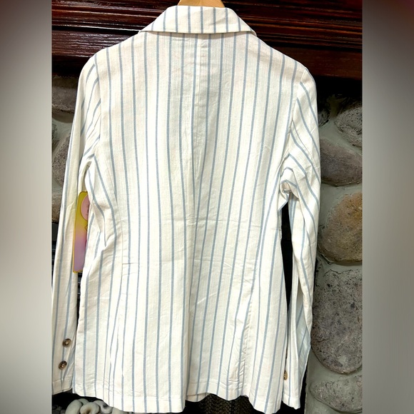 Coco and Shay Blazer - Picture 3 of 4